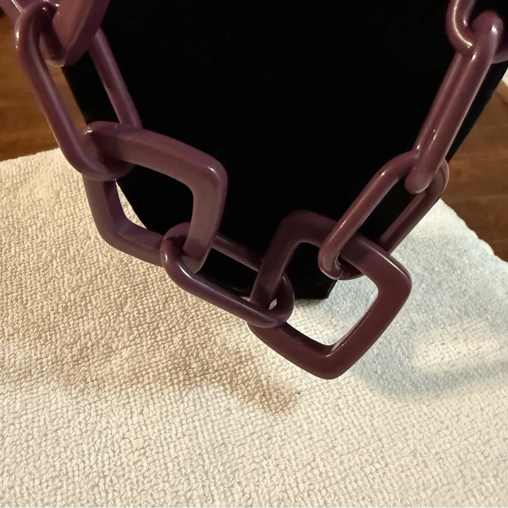Avon “Linked in”Plum Chain Necklace plastic large links NIB 2008